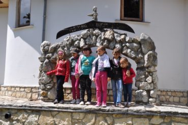 Pielgrzymka Parafian i dzieci komunijnych do Sanktuarium Matki Bożej w Leśniowie